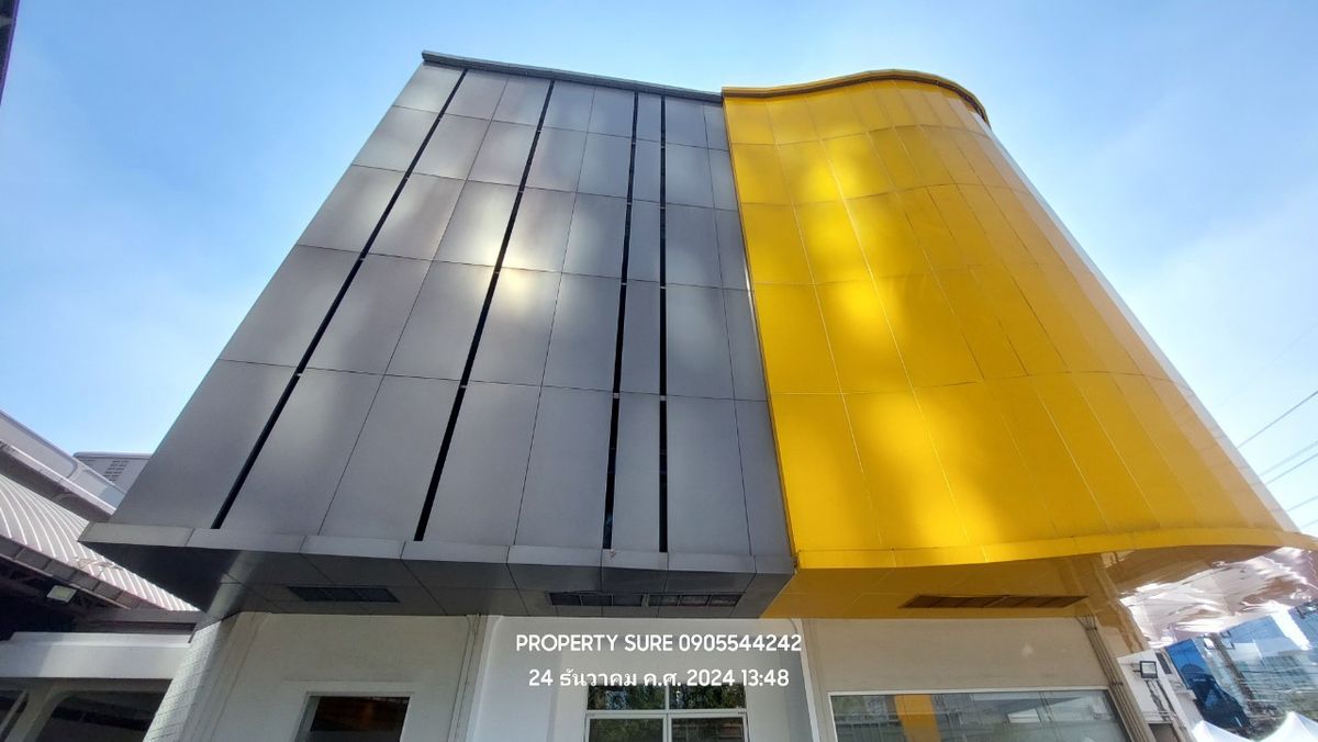 For RentShowroomRama3 (Riverside),Satupadit : Office Building&Showroom For rent, building space and land for rent in the heart of Rama 3 Road, the best business location. Connects to the main Rama Road. 3-Sathorn-Industrial Ring Road Land frontage next to Rama 3 Road approximately 62 meters.