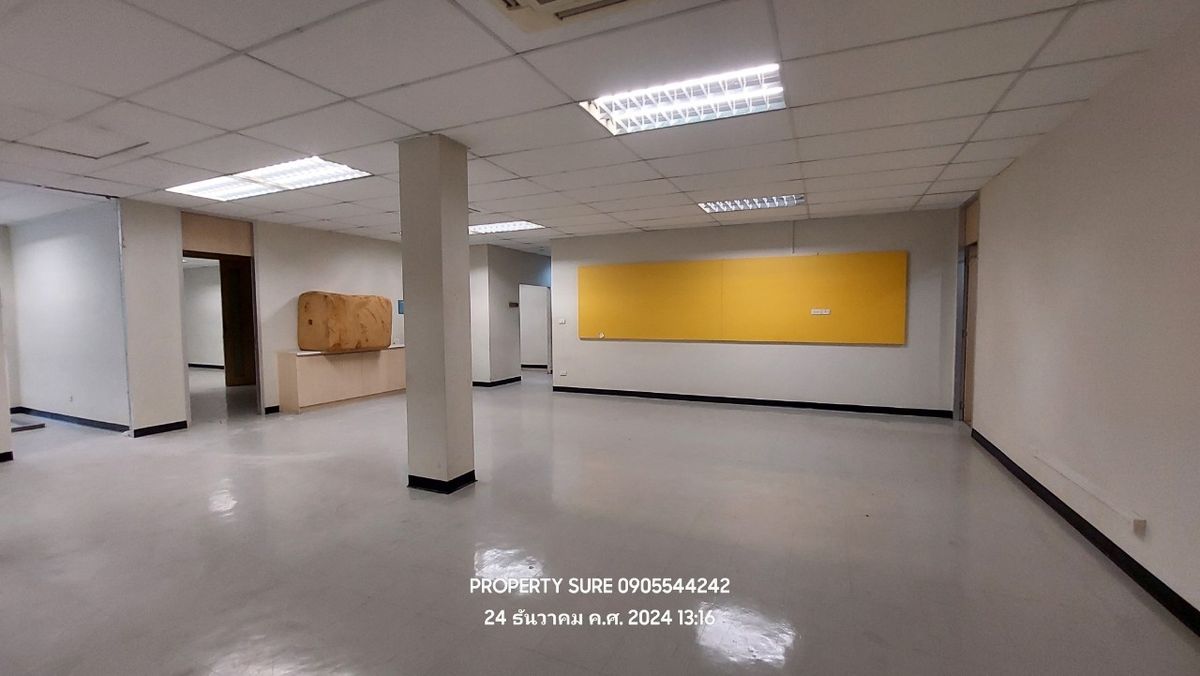 For RentShowroomRama3 (Riverside),Satupadit : Office Building&Showroom For rent, building space and land for rent in the heart of Rama 3 Road, the best business location. Connects to the main Rama Road. 3-Sathorn-Industrial Ring Road Land frontage next to Rama 3 Road approximately 62 meters.