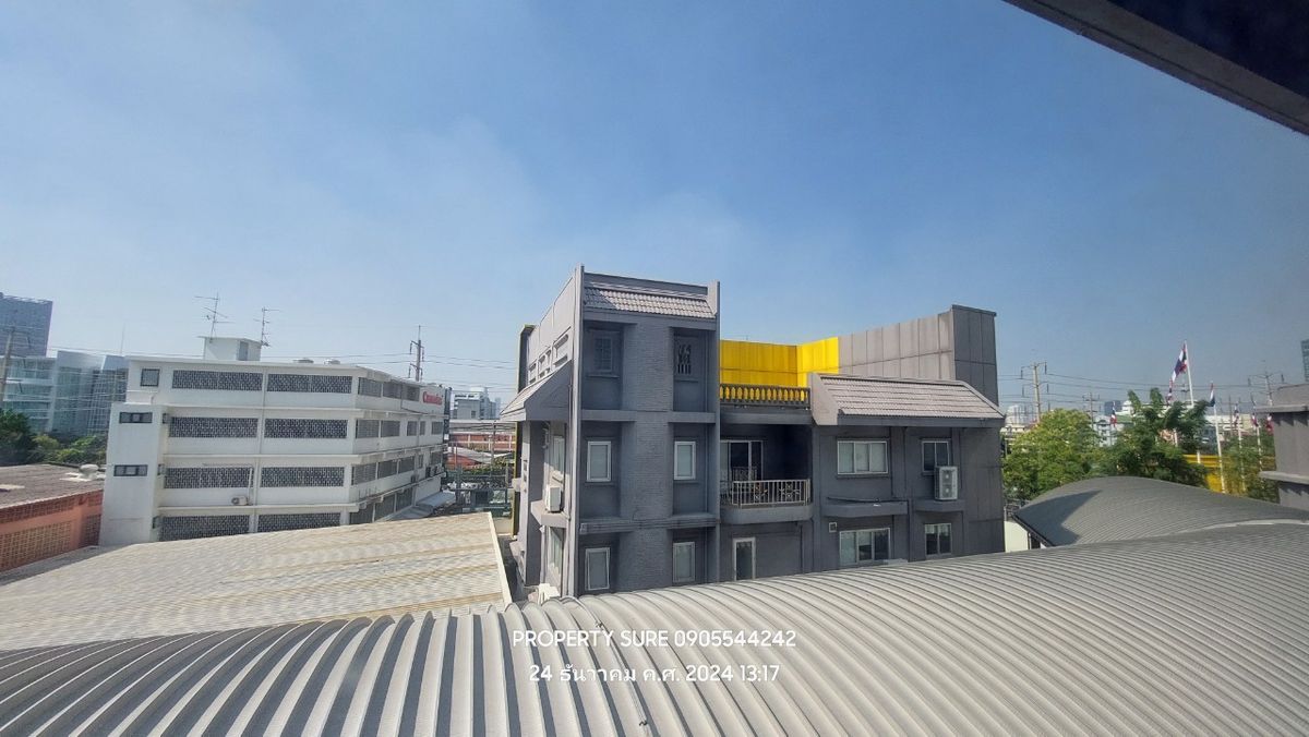 For RentShowroomRama3 (Riverside),Satupadit : Office Building&Showroom For rent, building space and land for rent in the heart of Rama 3 Road, the best business location. Connects to the main Rama Road. 3-Sathorn-Industrial Ring Road Land frontage next to Rama 3 Road approximately 62 meters.