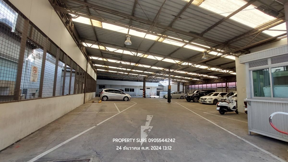 For RentShowroomRama3 (Riverside),Satupadit : Office Building&Showroom For rent, building space and land for rent in the heart of Rama 3 Road, the best business location. Connects to the main Rama Road. 3-Sathorn-Industrial Ring Road Land frontage next to Rama 3 Road approximately 62 meters.