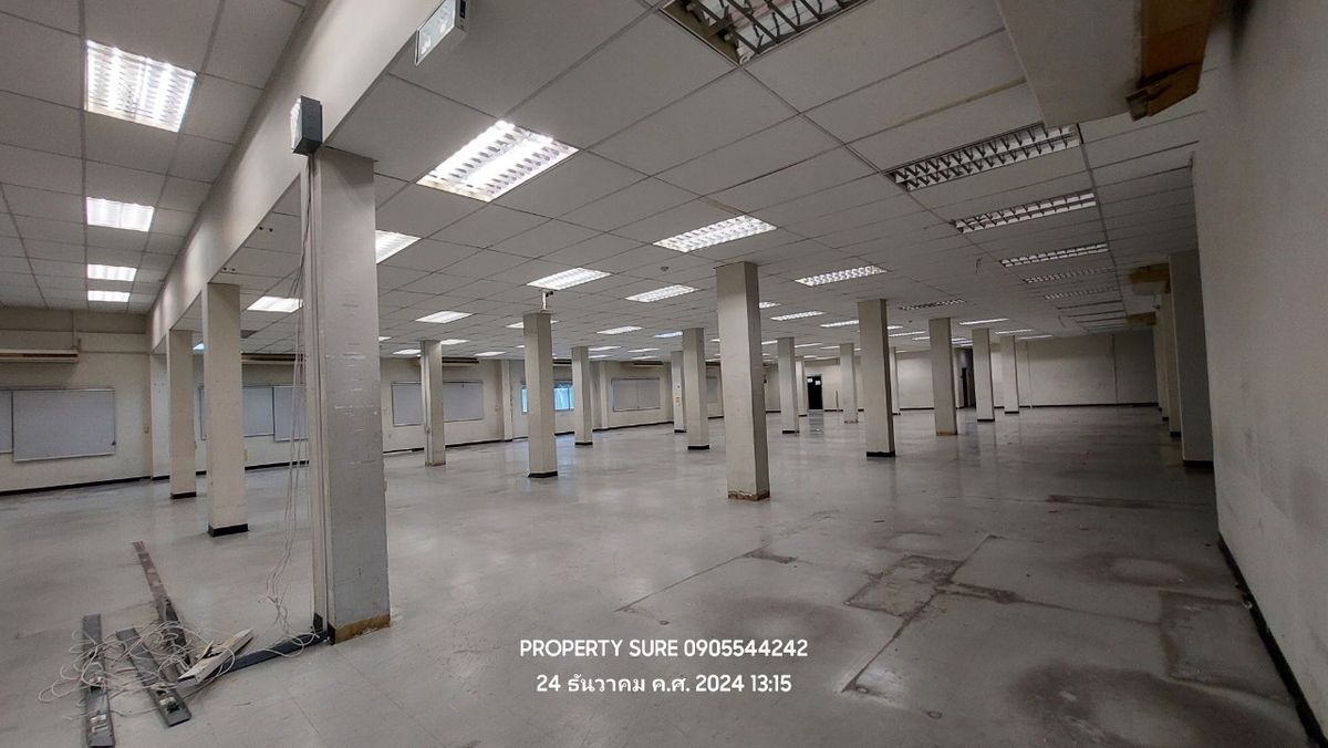 For RentShowroomRama3 (Riverside),Satupadit : Office Building&Showroom For rent, building space and land for rent in the heart of Rama 3 Road, the best business location. Connects to the main Rama Road. 3-Sathorn-Industrial Ring Road Land frontage next to Rama 3 Road approximately 62 meters.