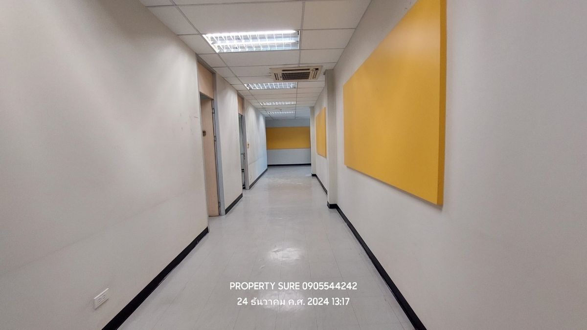 For RentShowroomRama3 (Riverside),Satupadit : Office Building&Showroom For rent, building space and land for rent in the heart of Rama 3 Road, the best business location. Connects to the main Rama Road. 3-Sathorn-Industrial Ring Road Land frontage next to Rama 3 Road approximately 62 meters.