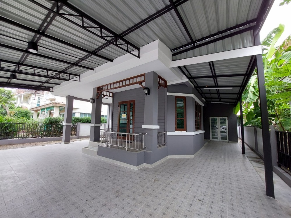 ให้เช่าบ้านมีนบุรี-ร่มเกล้า : ให้เช่าบ้านเดี่ยว หมู่บ้านชัยพฤกษ์ ซอยคุ้มเกล้า 7  ใกล้สนามบินสุวรรณภูมิ ใกล้รถไฟฟ้าสายสีชมพู  บ้านเพิ่งปรับปรุงใหม่ครัวกว้าง  เนื้อที่ 65 ตารางวา ชัยพฤกษ์ 3ห้องนอน 2 ห้องน้ำ แอร์ 4 ตัว  ส่วนกลาง : ฟิตเนส สนามบาส สนามแบด