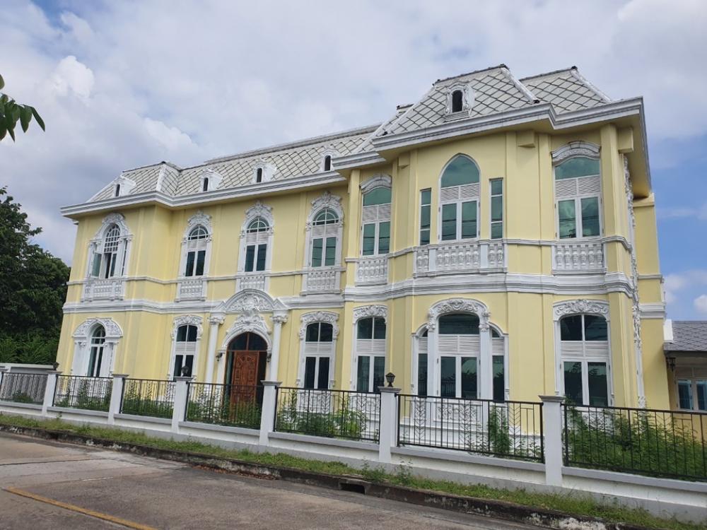 For SaleHouseRama 2, Bang Khun Thian : ❤️❤️❤️ Urgent sale, Chicha Country Club Village, Rama 2, very beautiful single house, interested, line/tel 0859114585 ❤️❤️ Just renovated, never lived in, good quality granite floor tiles, multi-level ceiling, luxurious, large size 134 sq m, can park 3-4 