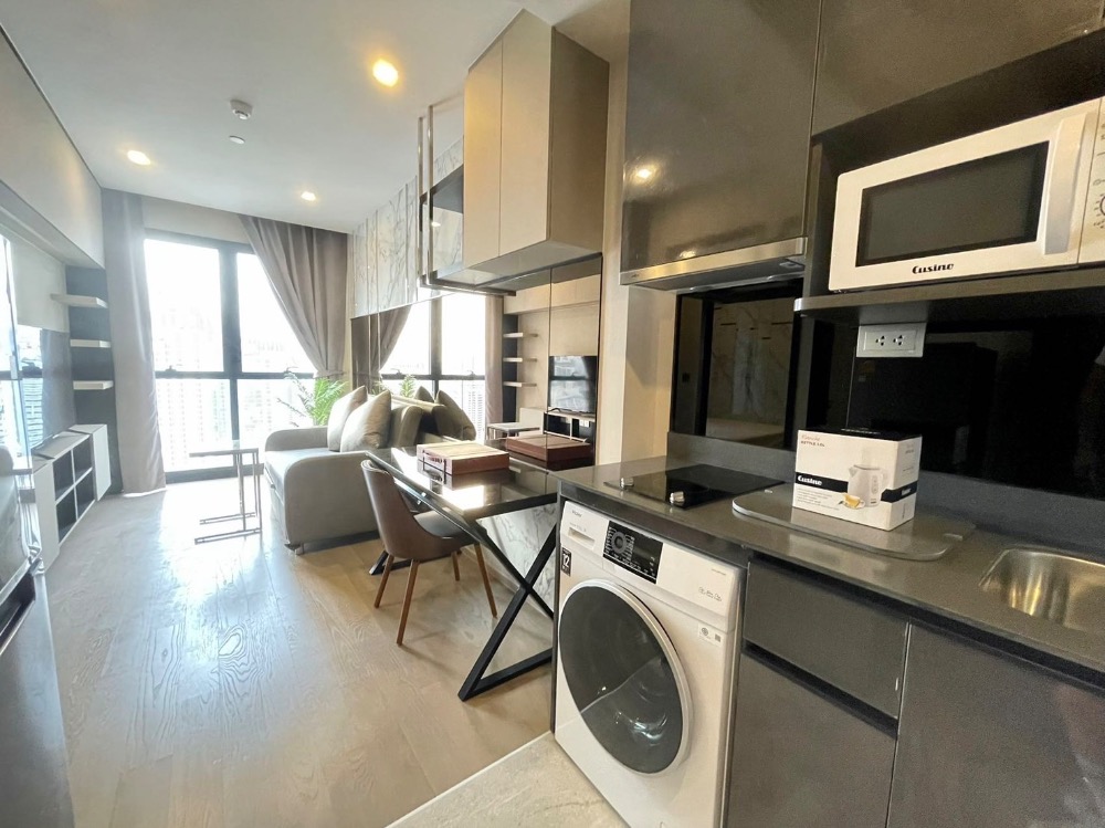 For RentCondoSukhumvit, Asoke, Thonglor : Condo for rent ASHTON ASOKE, fully furnished condo, ready to move in, next to MRT Sukhumvit and near BTS Asoke, convenient travel!!