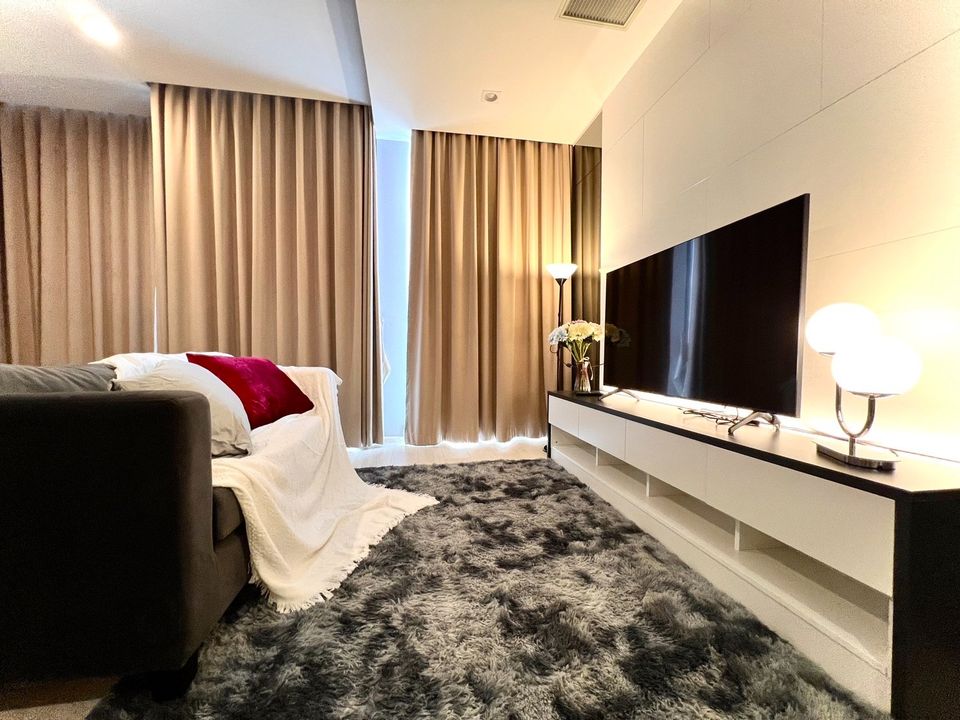 ให้เช่าคอนโดวิทยุ ชิดลม หลังสวน : High Floor , Fully Furnished 1 Bed Condo for Rent!