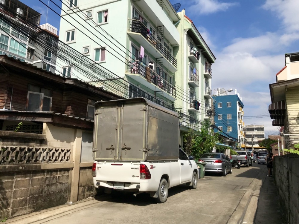 For SaleHotel&Apartment BusinessRatchadapisek, Huaikwang, Suttisan : Dormitory size 27 sq m., 10 rooms, Sutthisan area, near MRT Sutthisan station.