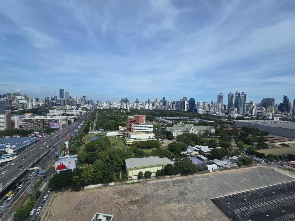 ขายคอนโดคลองเตย กล้วยน้ำไท : ด่วน 3br. CoCo PARC 100.55 sq.m. วิวสวยสุดๆ ห้องสุดท้าย พร้อม on top ส่วนกลางฟรี 5 ปี เพียง 25.xxmb. โทร 0957615782