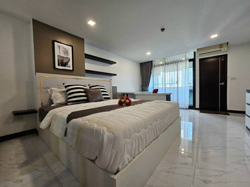 For SaleCondoSathorn, Narathiwat : Condo for sale I.T.F. Silom Palace Condominium 51 sq m., 14th floor, near BTS Chong Nonsi.