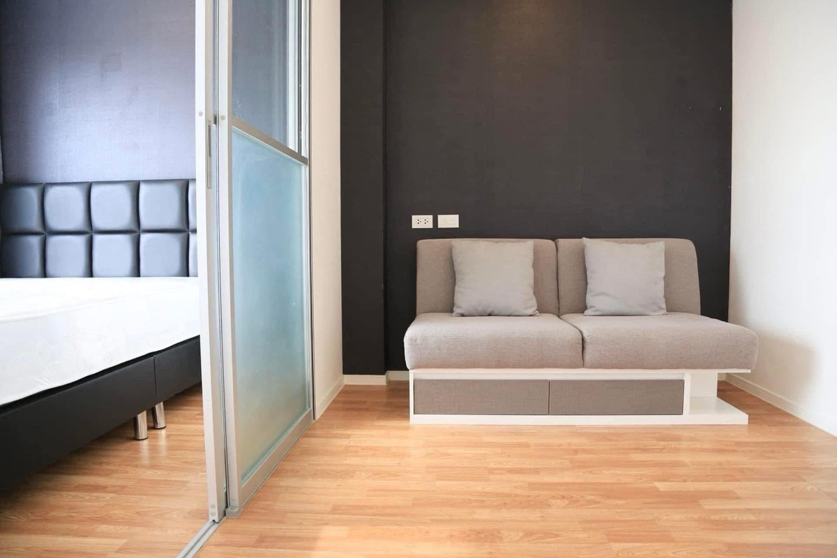 For RentCondoBang kae, Phetkasem : For rent: Lumpini Ville Ratchaphruek-Bang Waek, Building C, has air conditioning, TV, refrigerator, water heater, microwave.