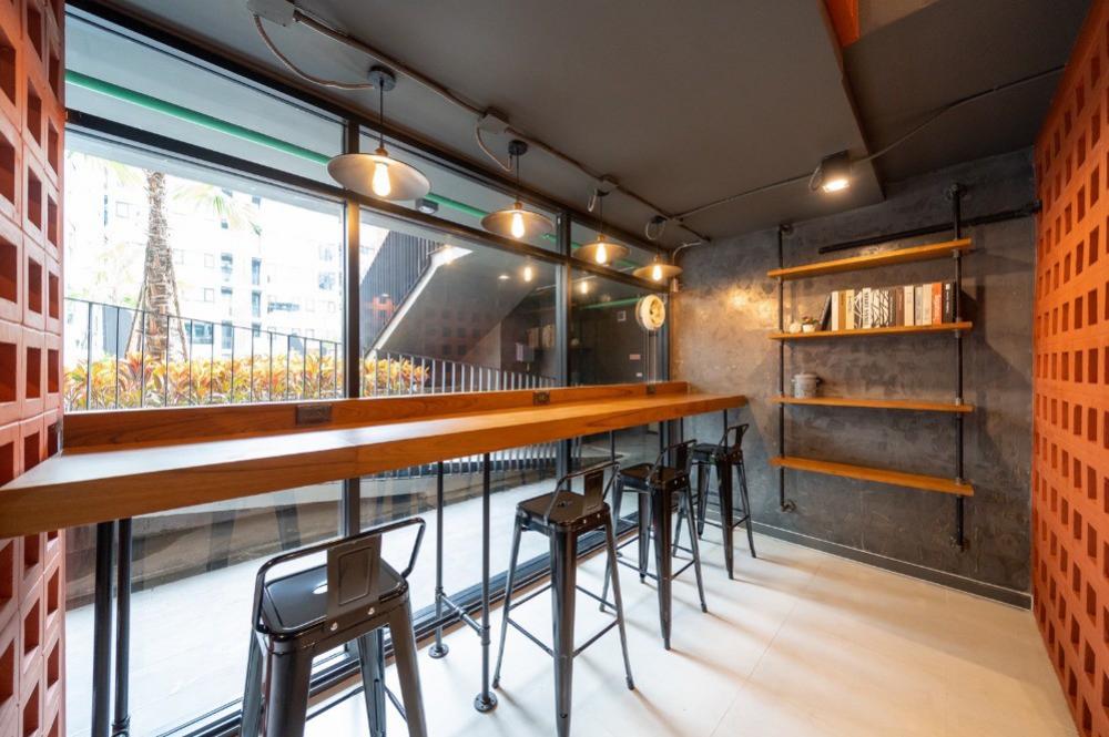 For RentCondoSamut Prakan,Samrong : For rent: The Cube Loft Srinakarin-Theparak, beautiful room, morning sun, fully furnished, ready to move in.