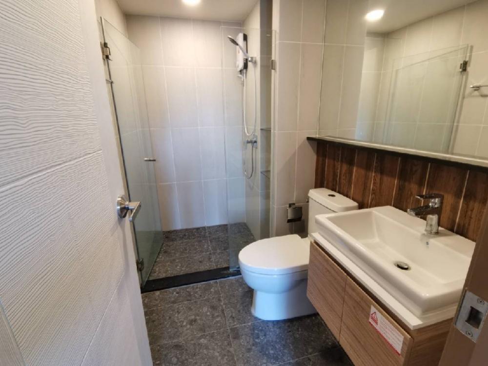 For RentCondoSamut Prakan,Samrong : For rent: The Cube Loft Srinakarin-Theparak, beautiful room, morning sun, fully furnished, ready to move in.