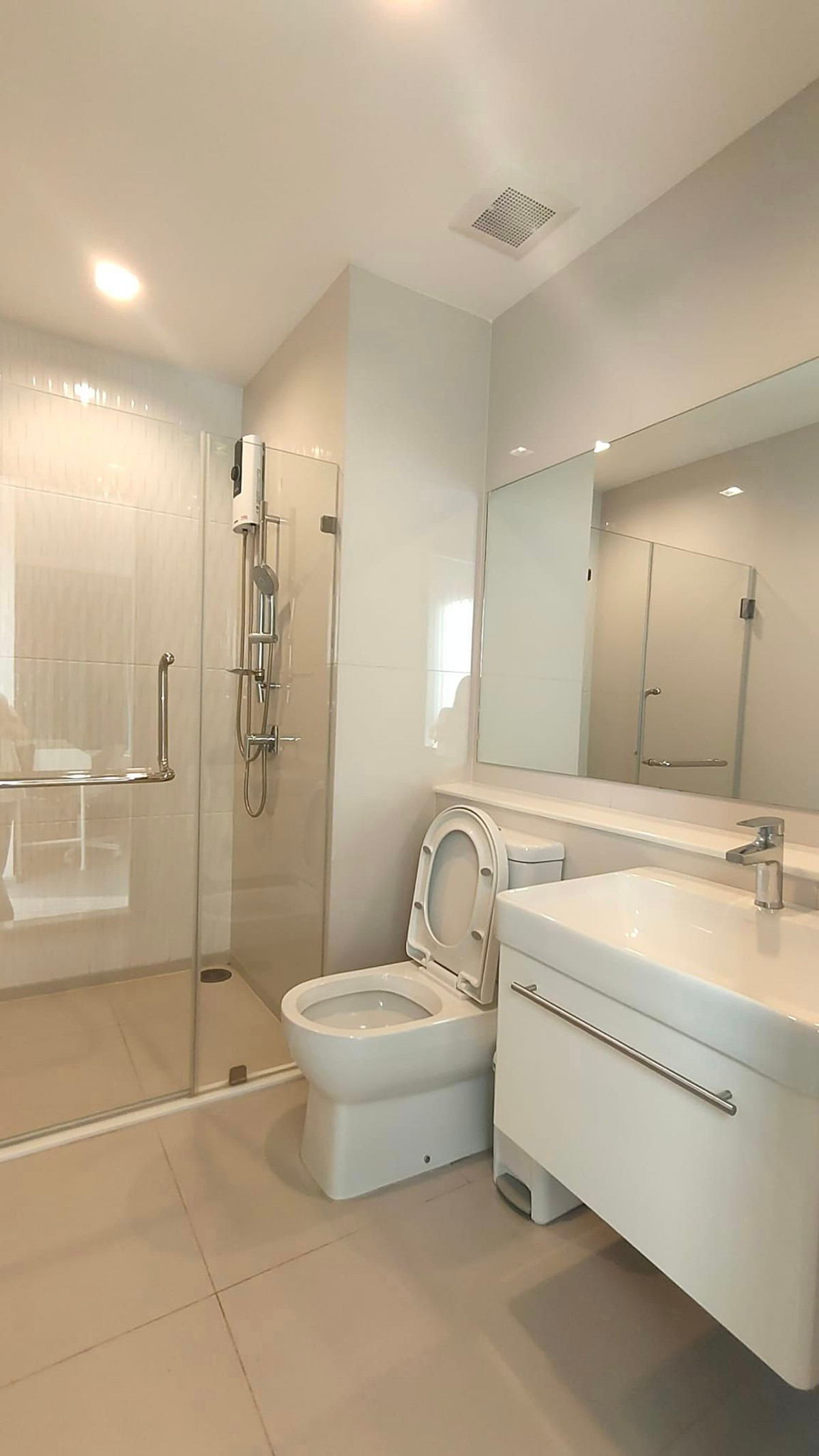 For RentCondoRama9, Petchburi, RCA : (Available 19 Apr) Life Asoke Hype 2 Bedroom 2 Bathroom Condo for Rent Rama 9 ライフ アソークハイプ near MRT Rama 9 Bangkok