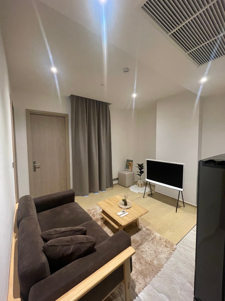 For RentCondoRama9, Petchburi, RCA : !! Beautiful room for rent, Condo Ashton Asoke-Rama 9, near MRT Rama 9.