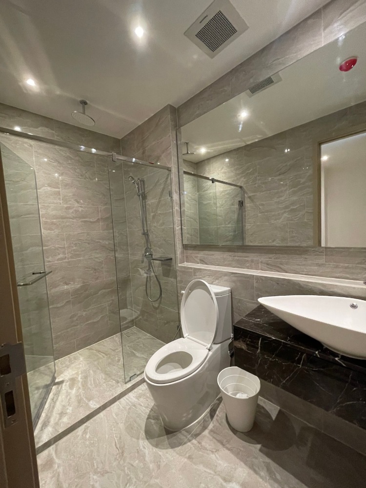 For RentCondoRama9, Petchburi, RCA : !! Beautiful room for rent, Condo Ashton Asoke-Rama 9, near MRT Rama 9.