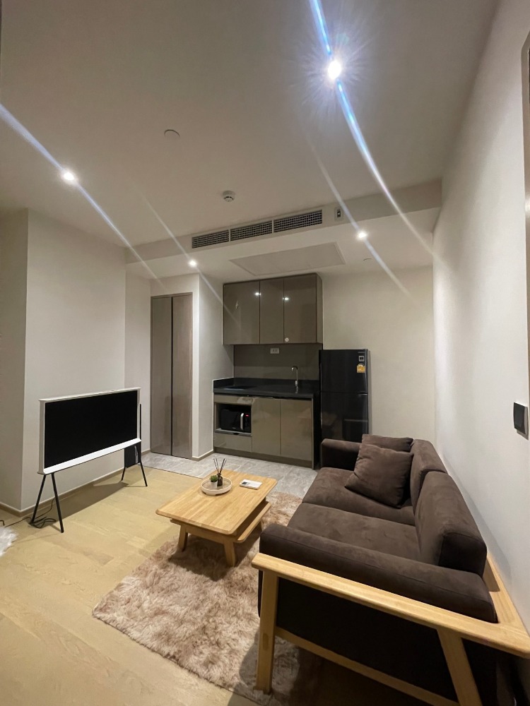 For RentCondoRama9, Petchburi, RCA : !! Beautiful room for rent, Condo Ashton Asoke-Rama 9, near MRT Rama 9.