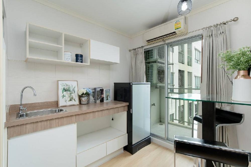 For SaleCondoRathburana, Suksawat : Beautiful room with romantic corner. Invite friends to sip wine in our room. 🍷😍