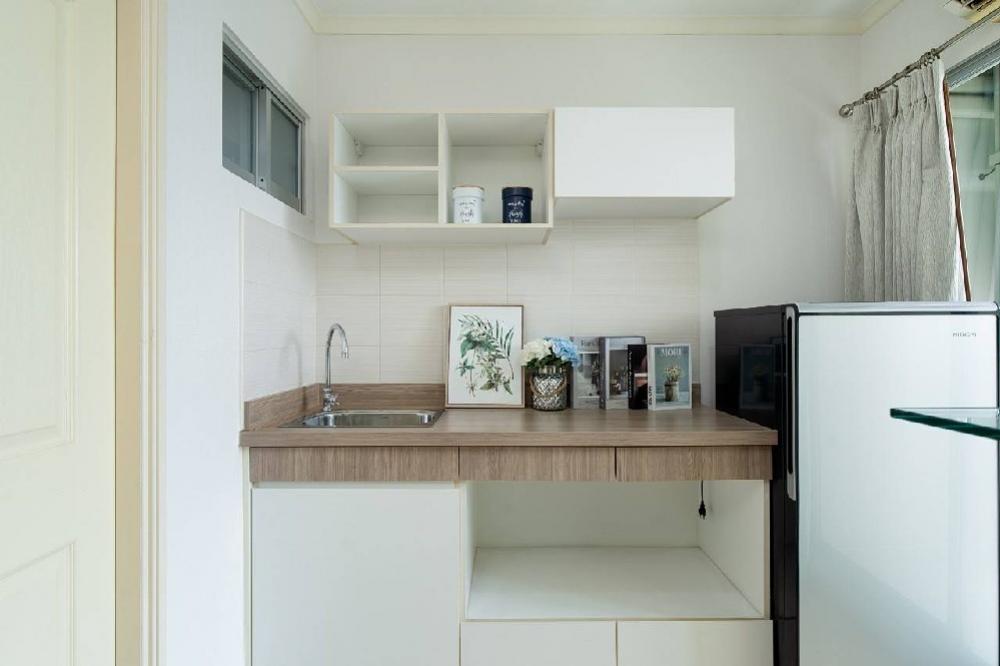 For SaleCondoRathburana, Suksawat : Beautiful room with romantic corner. Invite friends to sip wine in our room. 🍷😍