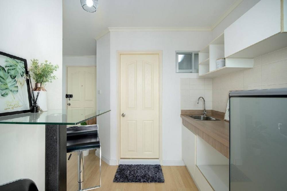 For SaleCondoRathburana, Suksawat : Beautiful room with romantic corner. Invite friends to sip wine in our room. 🍷😍