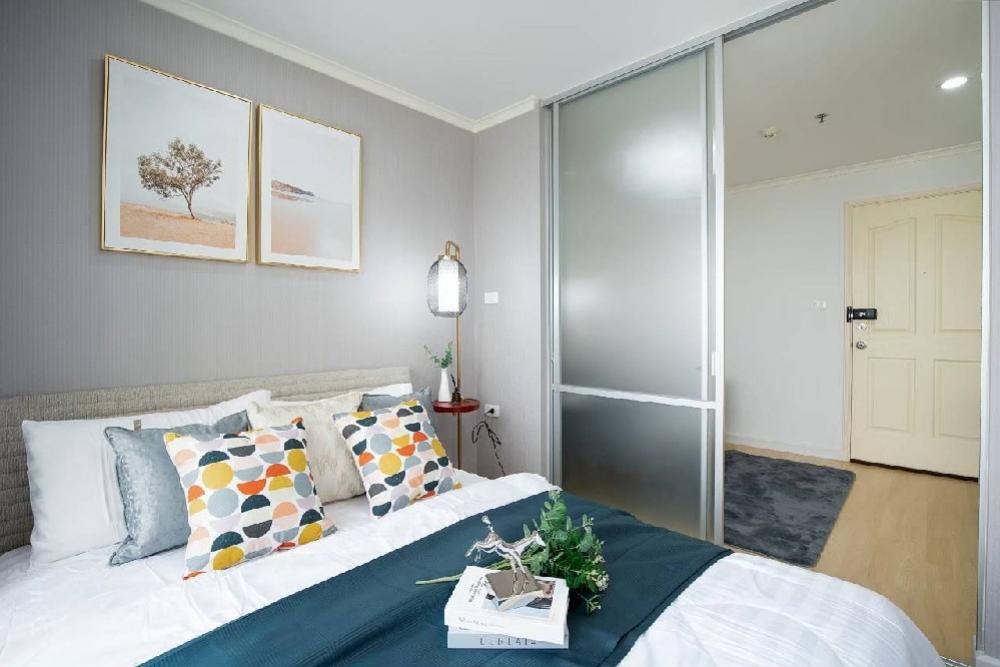 For SaleCondoRathburana, Suksawat : Beautiful room with romantic corner. Invite friends to sip wine in our room. 🍷😍