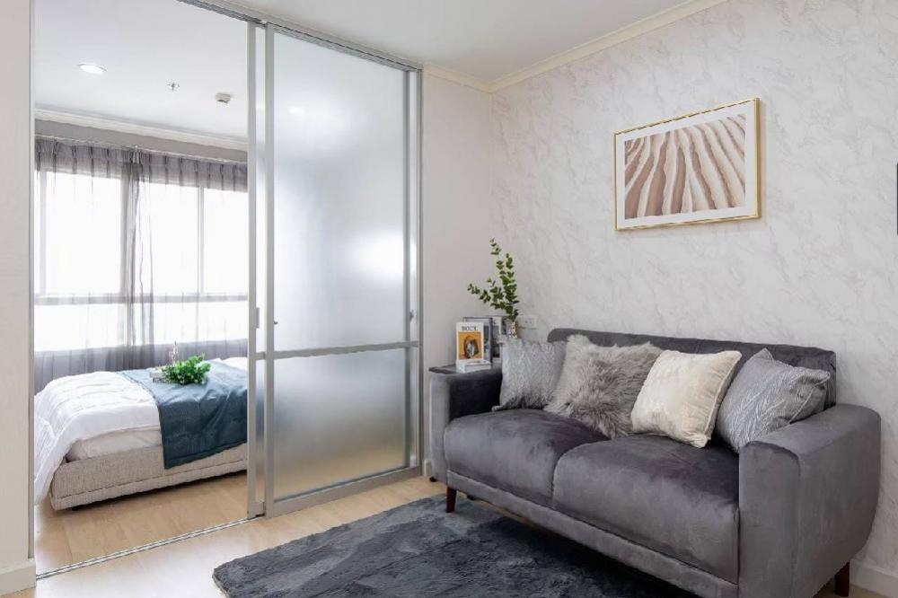 For SaleCondoRathburana, Suksawat : Beautiful room with romantic corner. Invite friends to sip wine in our room. 🍷😍