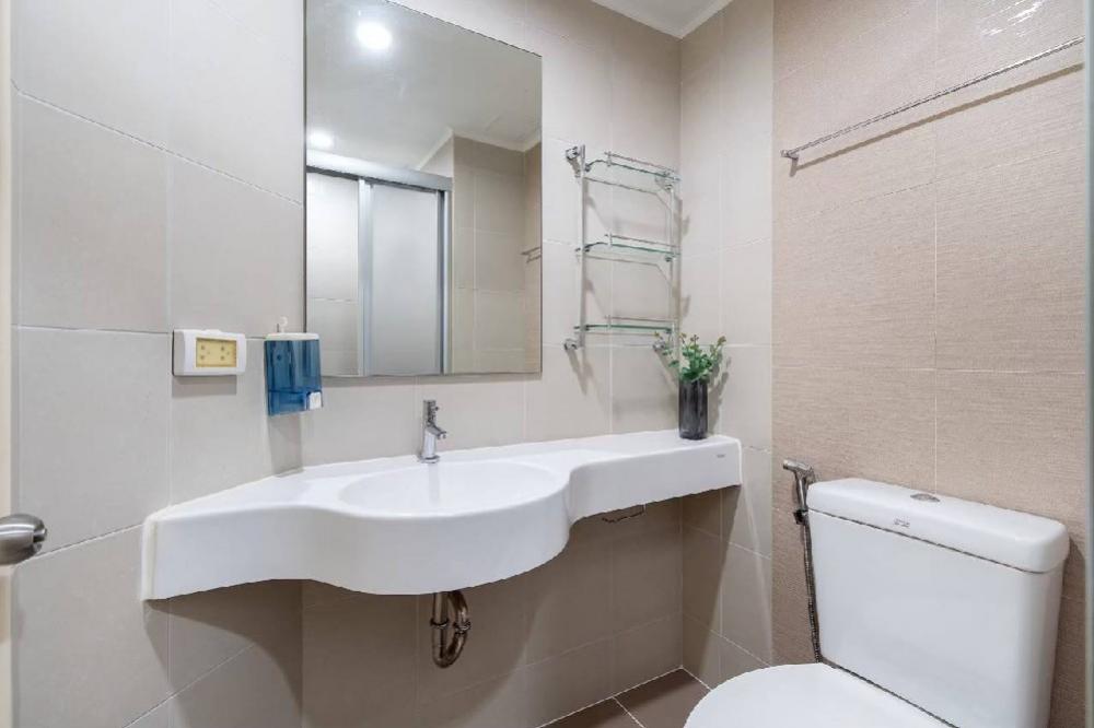 For SaleCondoRathburana, Suksawat : Beautiful room with romantic corner. Invite friends to sip wine in our room. 🍷😍