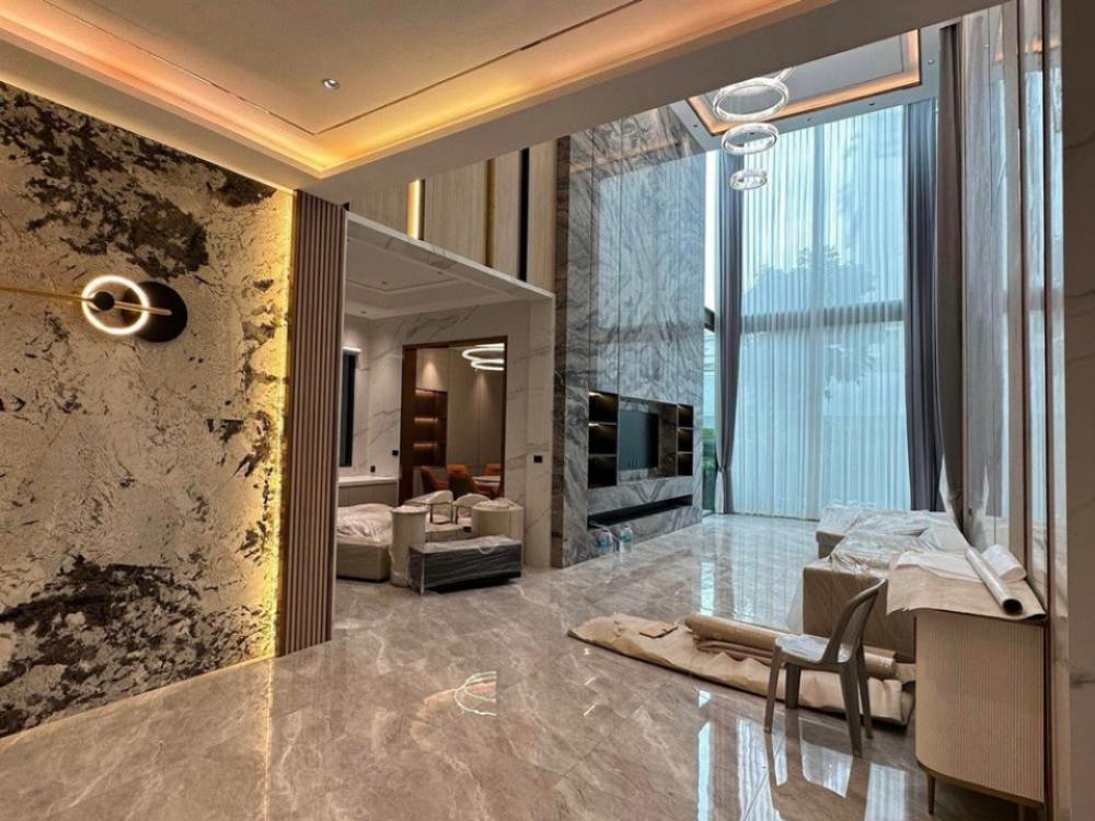 For RentHousePattanakan, Srinakarin : For sale/rent, 3-storey luxury detached house, modern style, Pattanakarn zone.