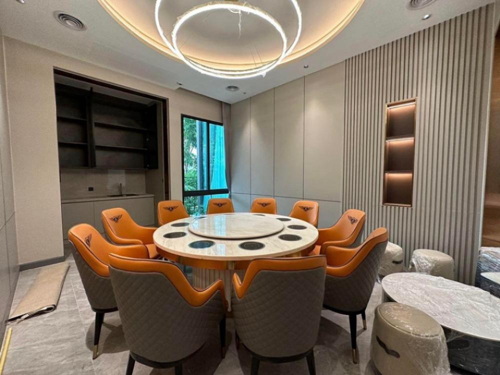 For RentHousePattanakan, Srinakarin : For sale/rent, 3-storey luxury detached house, modern style, Pattanakarn zone.