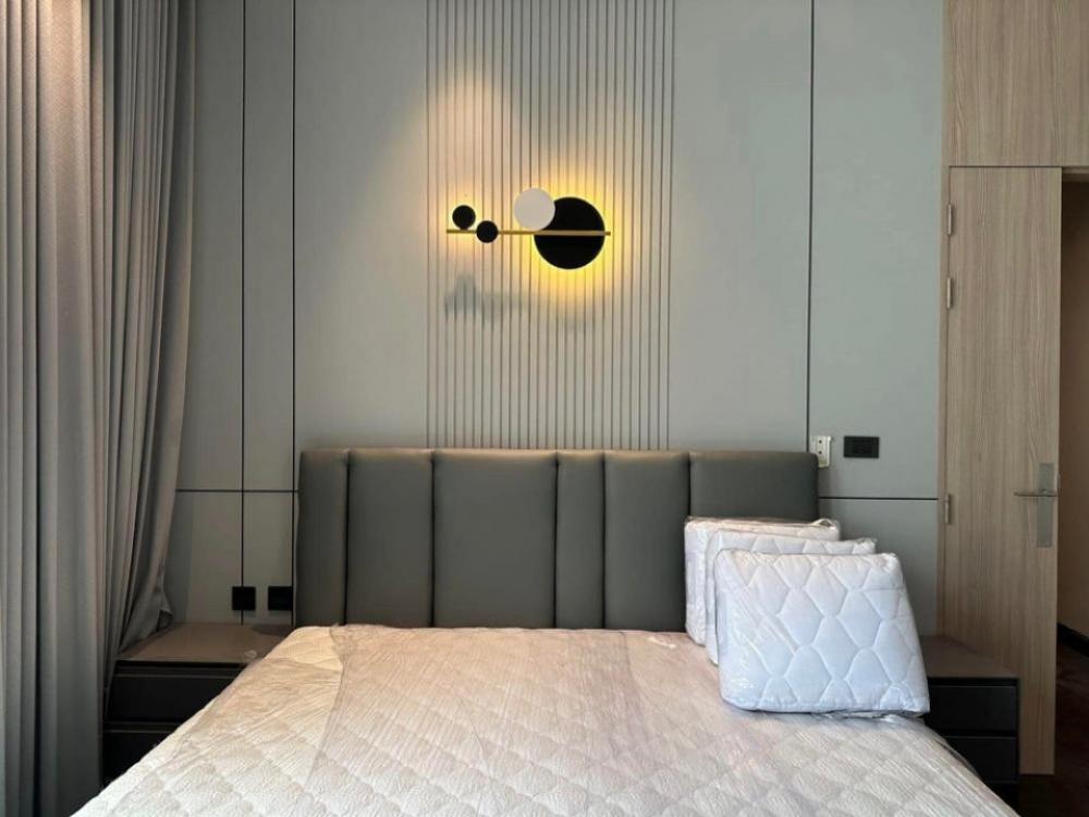 For RentHousePattanakan, Srinakarin : For sale/rent, 3-storey luxury detached house, modern style, Pattanakarn zone.