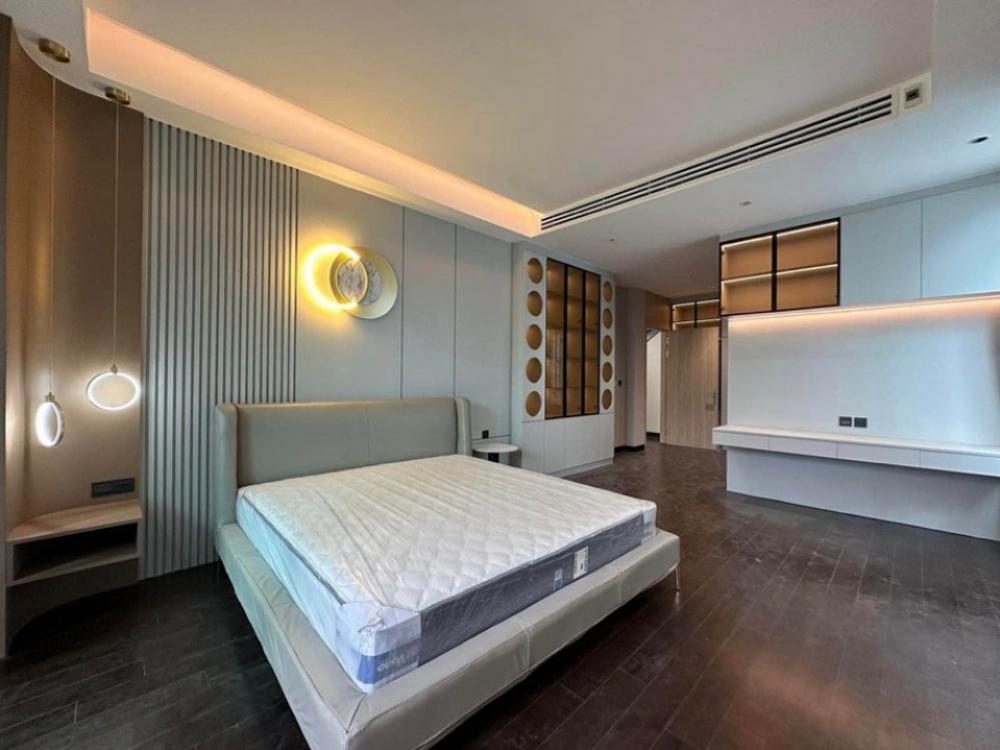 For RentHousePattanakan, Srinakarin : For sale/rent, 3-storey luxury detached house, modern style, Pattanakarn zone.