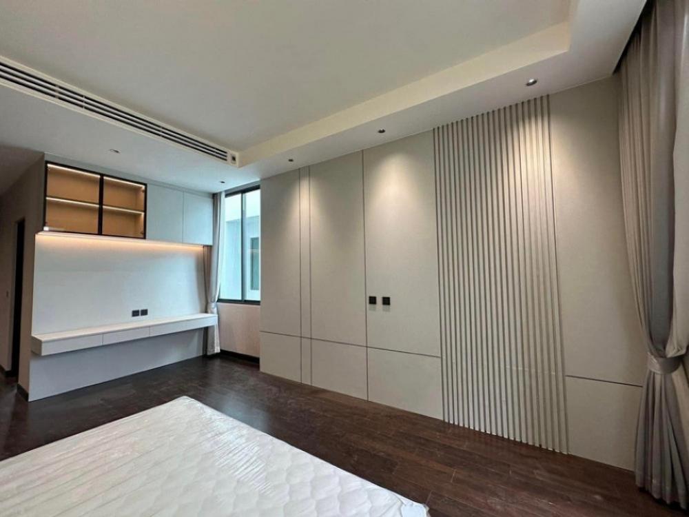 For RentHousePattanakan, Srinakarin : For sale/rent, 3-storey luxury detached house, modern style, Pattanakarn zone.