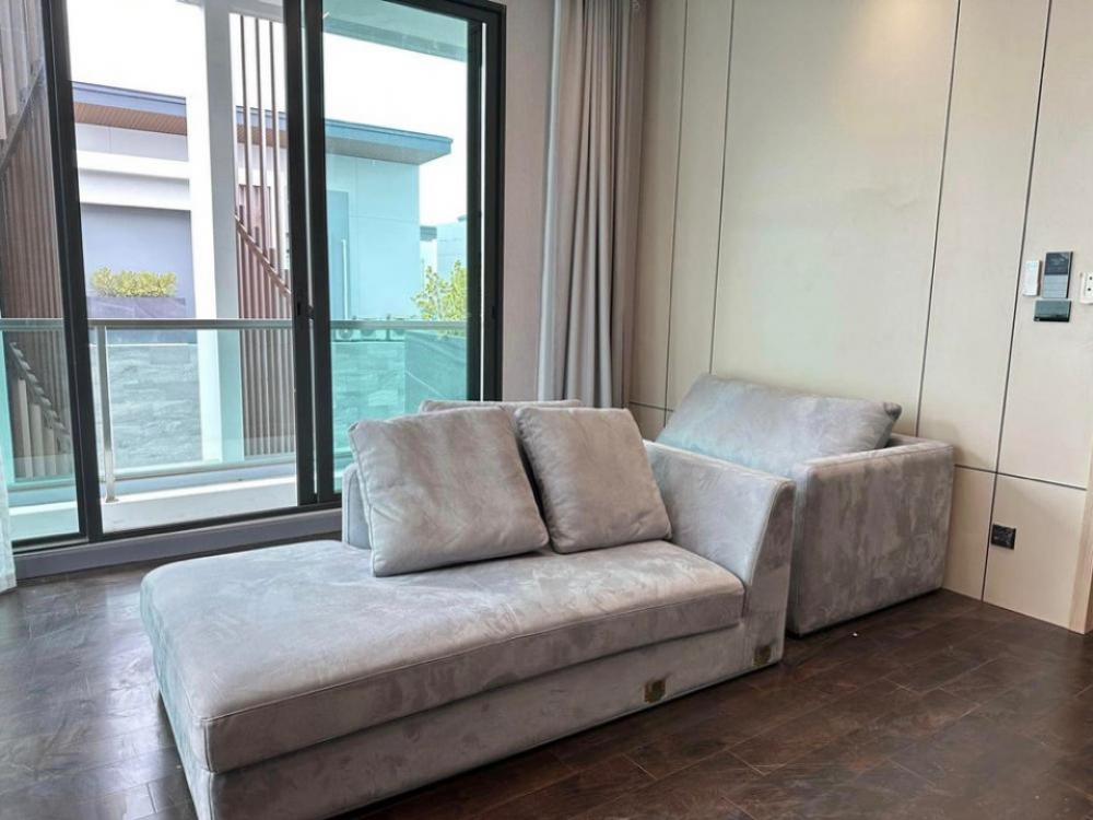 For RentHousePattanakan, Srinakarin : For sale/rent, 3-storey luxury detached house, modern style, Pattanakarn zone.