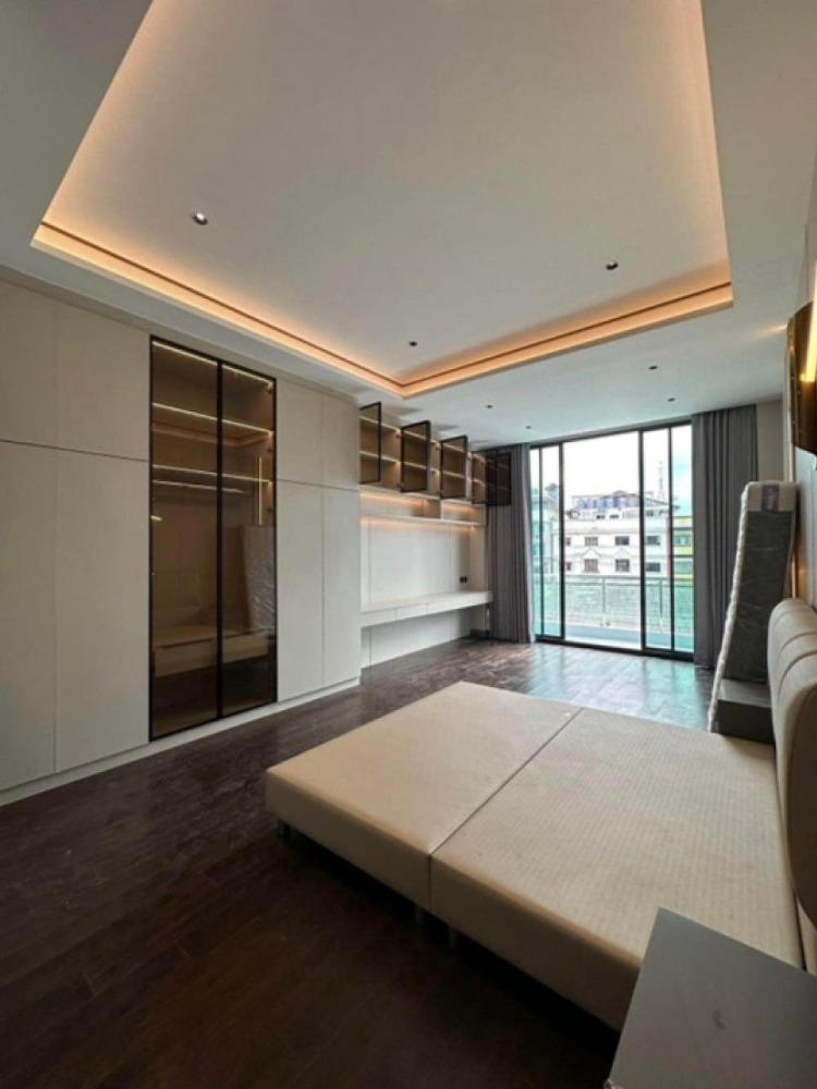 For RentHousePattanakan, Srinakarin : For sale/rent, 3-storey luxury detached house, modern style, Pattanakarn zone.