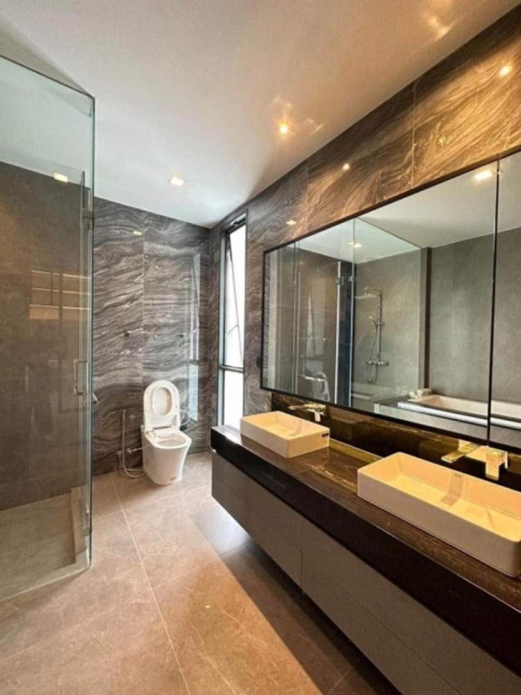 For RentHousePattanakan, Srinakarin : For sale/rent, 3-storey luxury detached house, modern style, Pattanakarn zone.