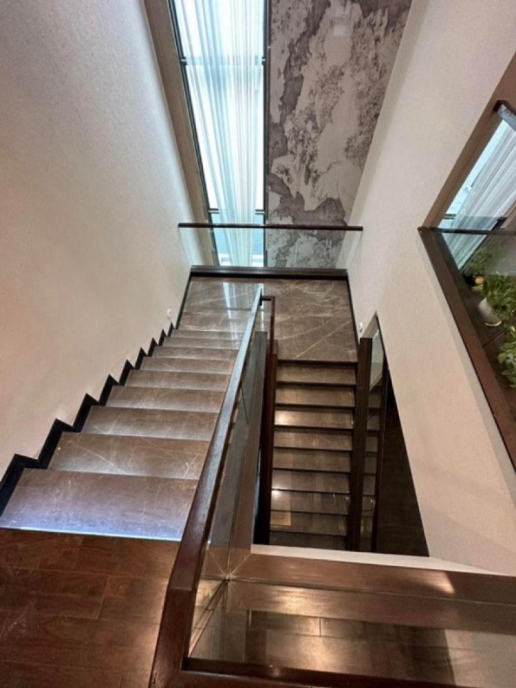 For RentHousePattanakan, Srinakarin : For sale/rent, 3-storey luxury detached house, modern style, Pattanakarn zone.