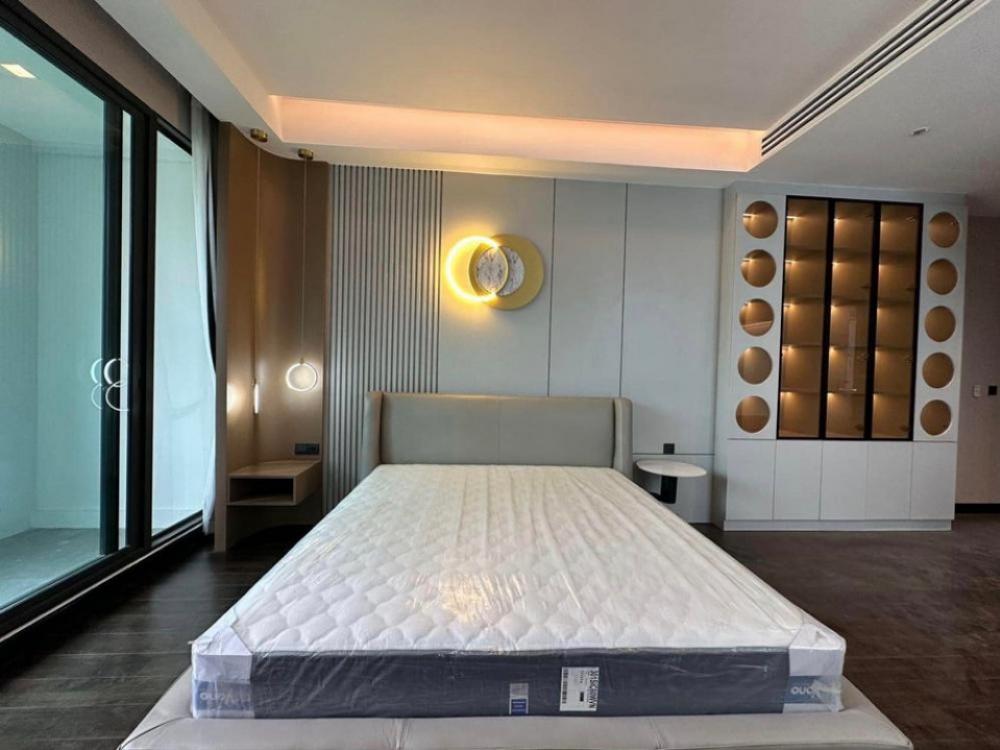 For RentHousePattanakan, Srinakarin : For sale/rent, 3-storey luxury detached house, modern style, Pattanakarn zone.