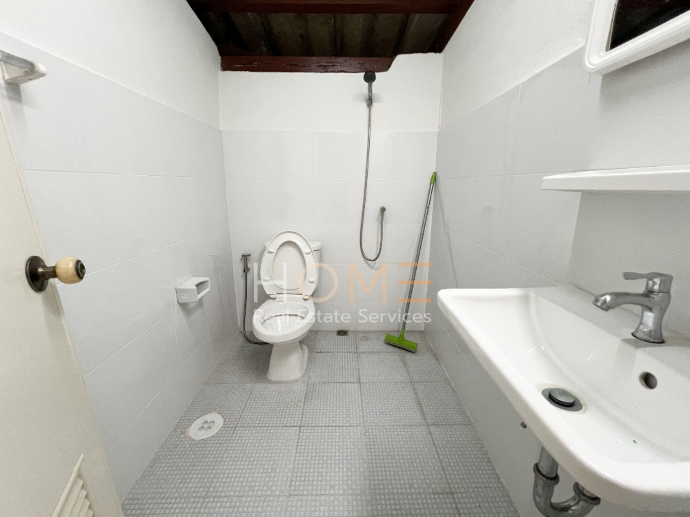 ขายที่ดินอ่อนนุช อุดมสุข : ที่ดินพร้อมสิ่งปลูกสร้าง ปุณณวิถี 20 / 136 ตารางวา (ขาย), Land with Building Punnawithi 20 / 544 Square Metre (FOR SALE) NONT002 