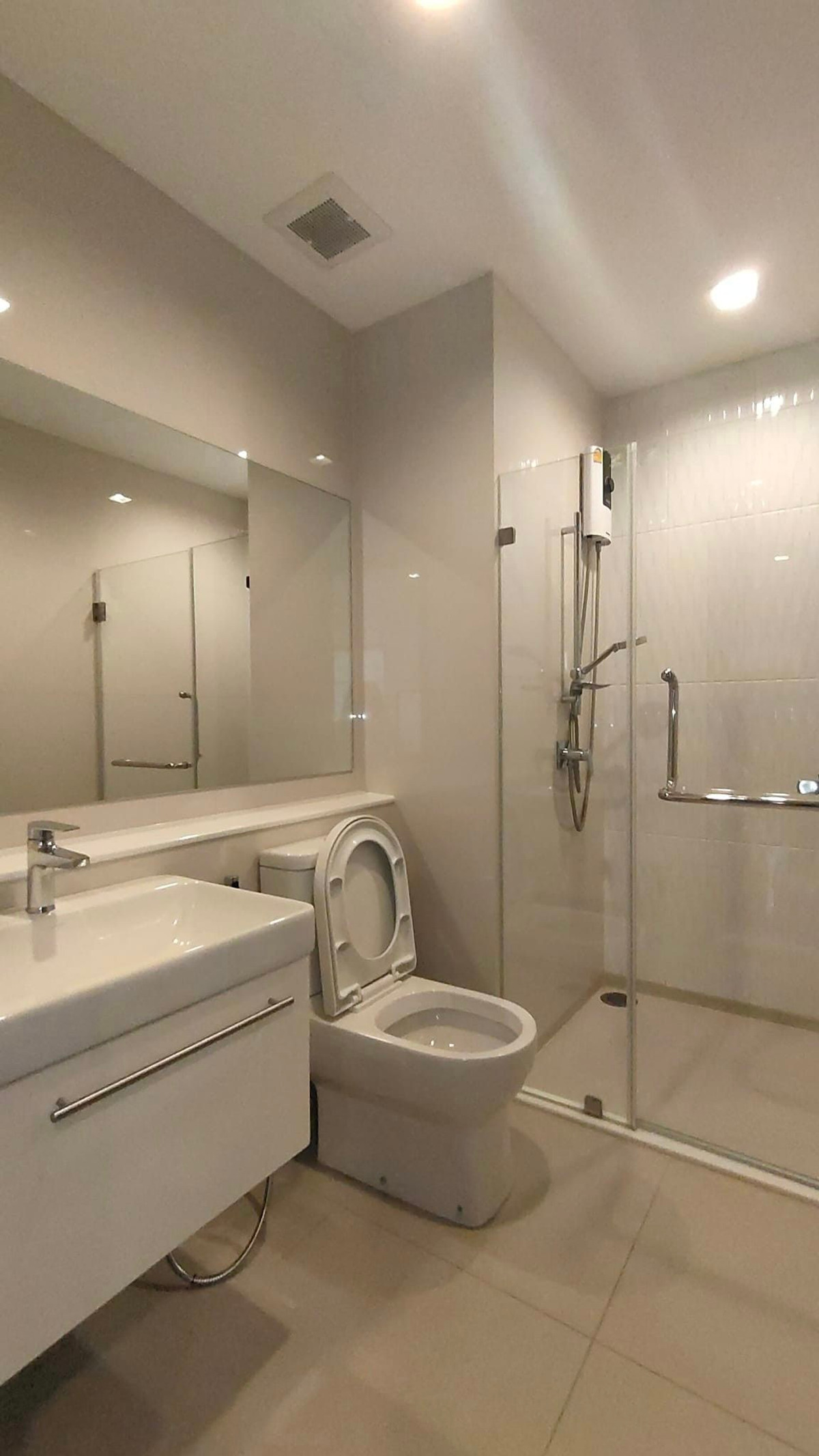 For RentCondoRama9, Petchburi, RCA : (Available 19 Apr) Life Asoke Hype 2 Bedroom 2 Bathroom Condo for Rent Rama 9 ライフ アソークハイプ near MRT Rama 9 Bangkok