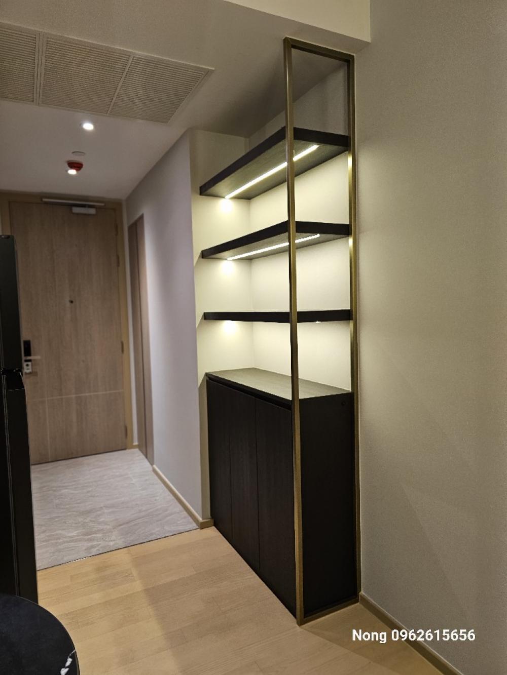 ให้เช่าคอนโดพระราม 9 เพชรบุรีตัดใหม่ RCA : Rent  ห้อง** Ashton Rama 9  ห้องกว้างมาก 43.5 ตรม. 1 นอน 1 น้ำ เฟอร์ครบ พร้อมอยู่@ 42,000 บาท  Call 096-2615656 ห้องกว้าง 43.5 ตรม. 1 นอน 1 น้ำ เฟอร์ครบ พร้อมอยู่  Location : Rama 9Rental Price : 42,000 BahtCondominium near MRT :  Rama 9  StationCondomini