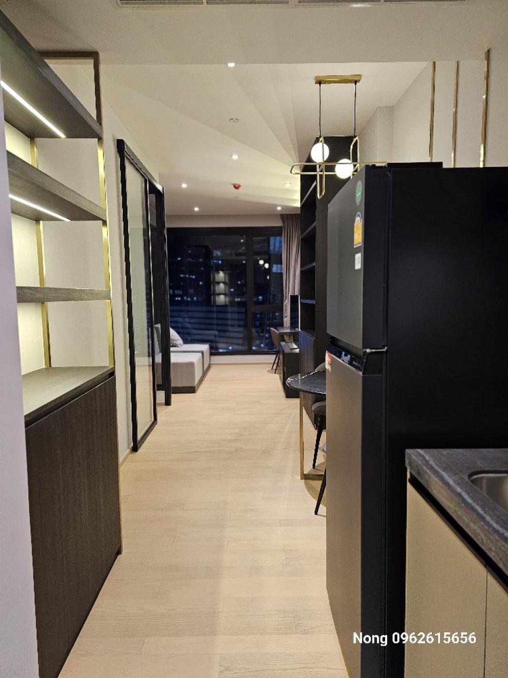 ให้เช่าคอนโดพระราม 9 เพชรบุรีตัดใหม่ RCA : Rent  ห้อง** Ashton Rama 9  ห้องกว้างมาก 43.5 ตรม. 1 นอน 1 น้ำ เฟอร์ครบ พร้อมอยู่@ 42,000 บาท  Call 096-2615656 ห้องกว้าง 43.5 ตรม. 1 นอน 1 น้ำ เฟอร์ครบ พร้อมอยู่  Location : Rama 9Rental Price : 42,000 BahtCondominium near MRT :  Rama 9  StationCondomini