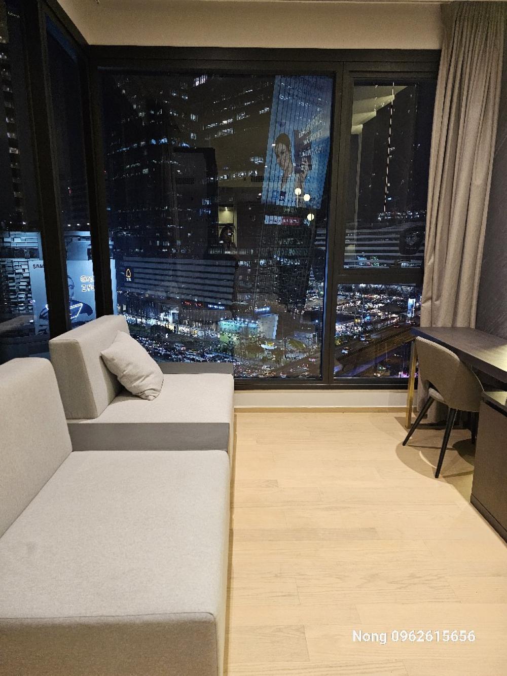 ให้เช่าคอนโดพระราม 9 เพชรบุรีตัดใหม่ RCA : Rent  ห้อง** Ashton Rama 9  ห้องกว้างมาก 43.5 ตรม. 1 นอน 1 น้ำ เฟอร์ครบ พร้อมอยู่@ 42,000 บาท  Call 096-2615656 ห้องกว้าง 43.5 ตรม. 1 นอน 1 น้ำ เฟอร์ครบ พร้อมอยู่  Location : Rama 9Rental Price : 42,000 BahtCondominium near MRT :  Rama 9  StationCondomini