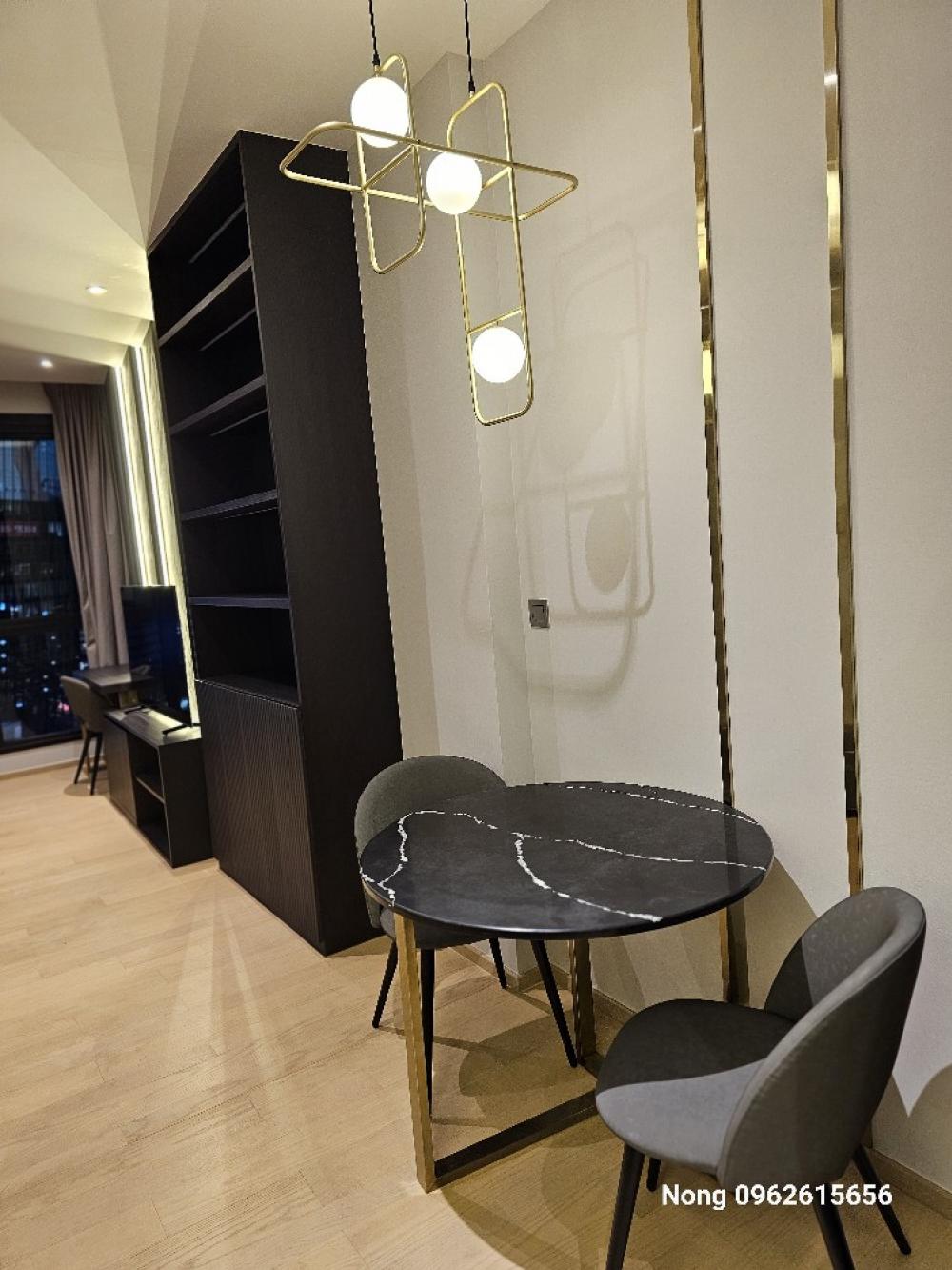 ให้เช่าคอนโดพระราม 9 เพชรบุรีตัดใหม่ RCA : Rent  ห้อง** Ashton Rama 9  ห้องกว้างมาก 43.5 ตรม. 1 นอน 1 น้ำ เฟอร์ครบ พร้อมอยู่@ 42,000 บาท  Call 096-2615656 ห้องกว้าง 43.5 ตรม. 1 นอน 1 น้ำ เฟอร์ครบ พร้อมอยู่  Location : Rama 9Rental Price : 42,000 BahtCondominium near MRT :  Rama 9  StationCondomini