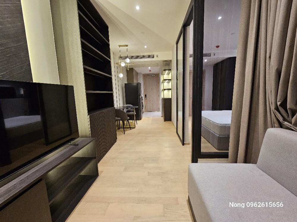 ให้เช่าคอนโดพระราม 9 เพชรบุรีตัดใหม่ RCA : Rent  ห้อง** Ashton Rama 9  ห้องกว้างมาก 43.5 ตรม. 1 นอน 1 น้ำ เฟอร์ครบ พร้อมอยู่@ 42,000 บาท  Call 096-2615656 ห้องกว้าง 43.5 ตรม. 1 นอน 1 น้ำ เฟอร์ครบ พร้อมอยู่  Location : Rama 9Rental Price : 42,000 BahtCondominium near MRT :  Rama 9  StationCondomini