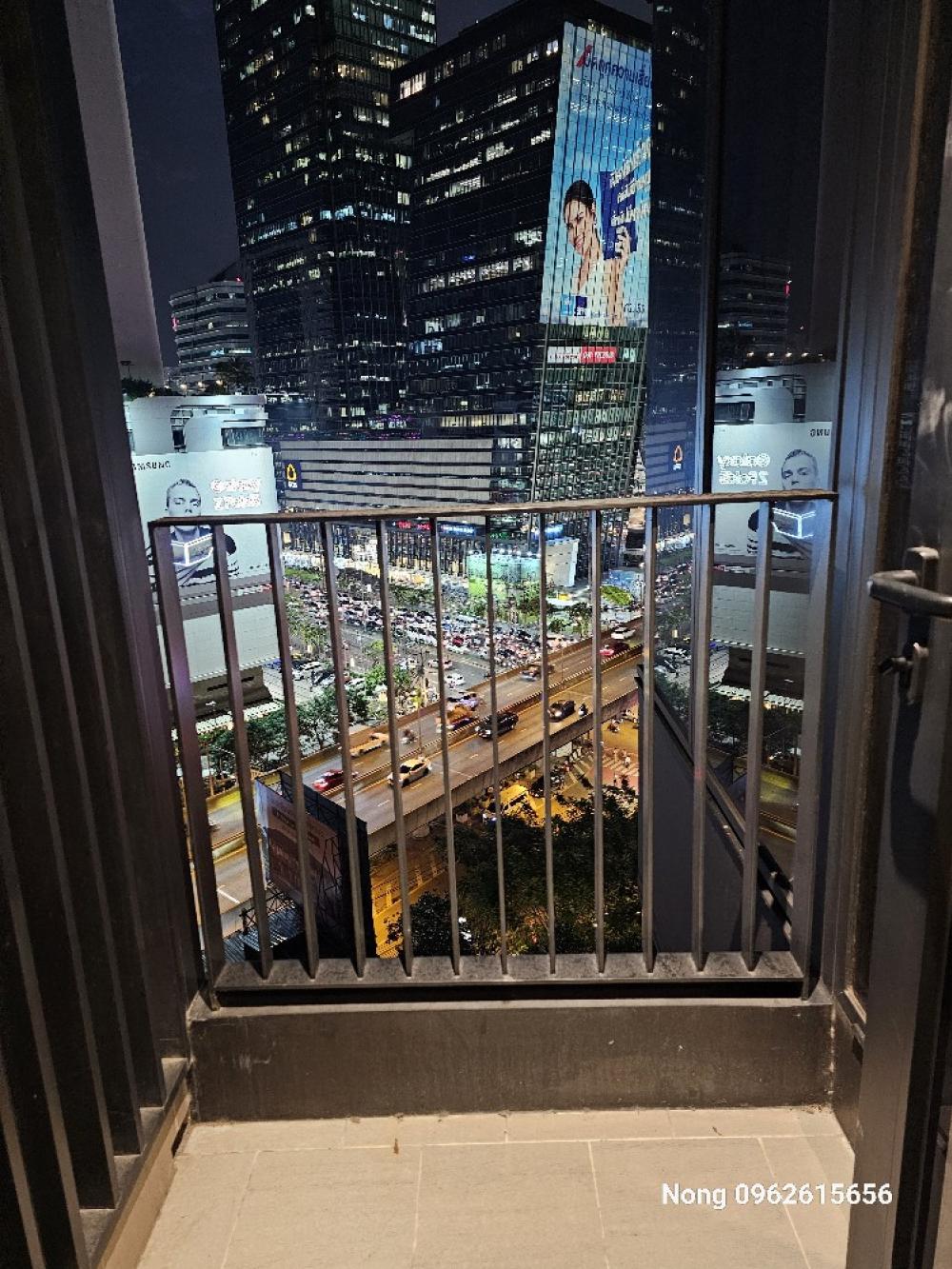 ให้เช่าคอนโดพระราม 9 เพชรบุรีตัดใหม่ RCA : Rent  ห้อง** Ashton Rama 9  ห้องกว้างมาก 43.5 ตรม. 1 นอน 1 น้ำ เฟอร์ครบ พร้อมอยู่@ 42,000 บาท  Call 096-2615656 ห้องกว้าง 43.5 ตรม. 1 นอน 1 น้ำ เฟอร์ครบ พร้อมอยู่  Location : Rama 9Rental Price : 42,000 BahtCondominium near MRT :  Rama 9  StationCondomini