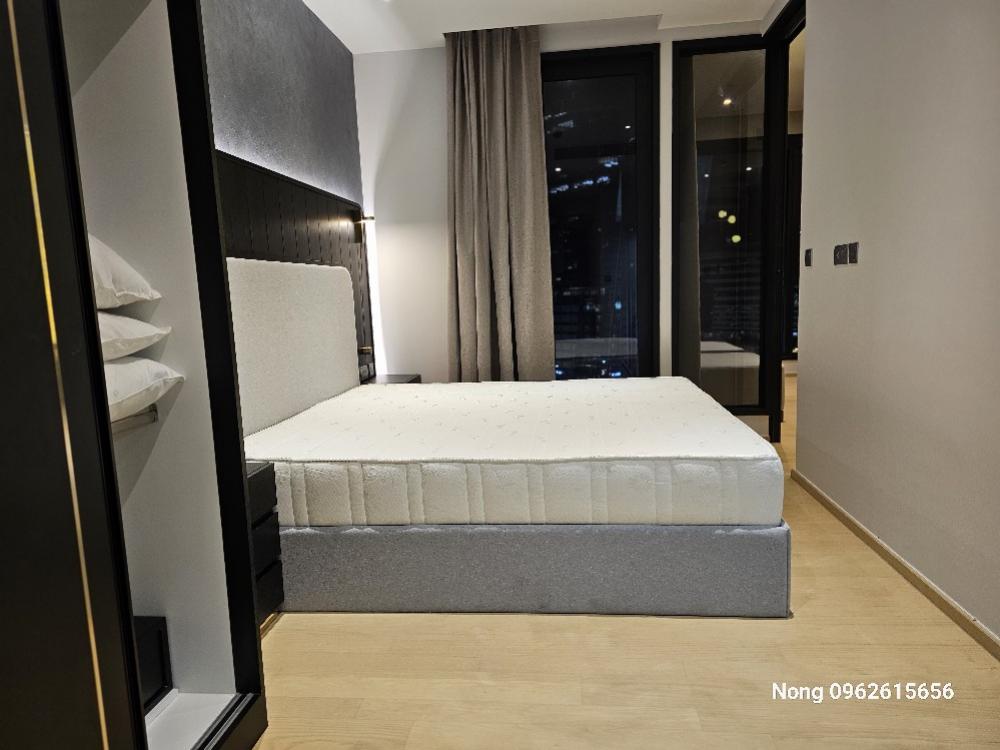 ให้เช่าคอนโดพระราม 9 เพชรบุรีตัดใหม่ RCA : Rent  ห้อง** Ashton Rama 9  ห้องกว้างมาก 43.5 ตรม. 1 นอน 1 น้ำ เฟอร์ครบ พร้อมอยู่@ 42,000 บาท  Call 096-2615656 ห้องกว้าง 43.5 ตรม. 1 นอน 1 น้ำ เฟอร์ครบ พร้อมอยู่  Location : Rama 9Rental Price : 42,000 BahtCondominium near MRT :  Rama 9  StationCondomini