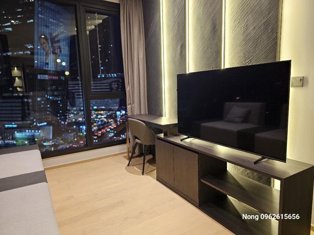 ให้เช่าคอนโดพระราม 9 เพชรบุรีตัดใหม่ RCA : Rent  ห้อง** Ashton Rama 9  ห้องกว้างมาก 43.5 ตรม. 1 นอน 1 น้ำ เฟอร์ครบ พร้อมอยู่@ 42,000 บาท  Call 096-2615656 ห้องกว้าง 43.5 ตรม. 1 นอน 1 น้ำ เฟอร์ครบ พร้อมอยู่  Location : Rama 9Rental Price : 42,000 BahtCondominium near MRT :  Rama 9  StationCondomini