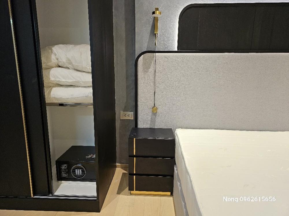 ให้เช่าคอนโดพระราม 9 เพชรบุรีตัดใหม่ RCA : Rent  ห้อง** Ashton Rama 9  ห้องกว้างมาก 43.5 ตรม. 1 นอน 1 น้ำ เฟอร์ครบ พร้อมอยู่@ 42,000 บาท  Call 096-2615656 ห้องกว้าง 43.5 ตรม. 1 นอน 1 น้ำ เฟอร์ครบ พร้อมอยู่  Location : Rama 9Rental Price : 42,000 BahtCondominium near MRT :  Rama 9  StationCondomini