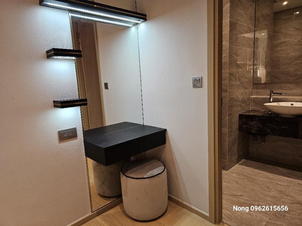 ให้เช่าคอนโดพระราม 9 เพชรบุรีตัดใหม่ RCA : Rent  ห้อง** Ashton Rama 9  ห้องกว้างมาก 43.5 ตรม. 1 นอน 1 น้ำ เฟอร์ครบ พร้อมอยู่@ 42,000 บาท  Call 096-2615656 ห้องกว้าง 43.5 ตรม. 1 นอน 1 น้ำ เฟอร์ครบ พร้อมอยู่  Location : Rama 9Rental Price : 42,000 BahtCondominium near MRT :  Rama 9  StationCondomini