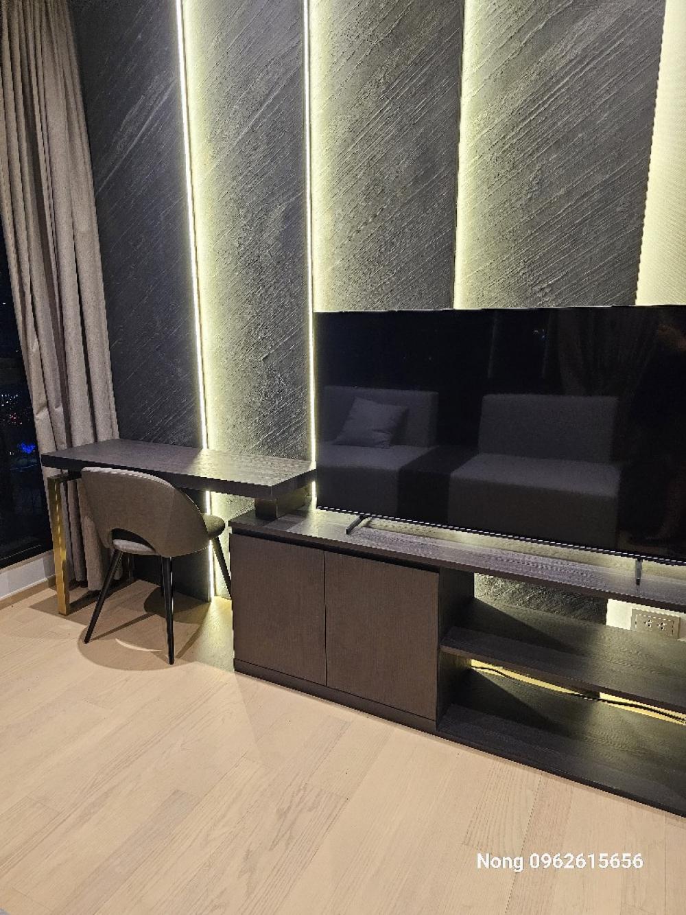 ให้เช่าคอนโดพระราม 9 เพชรบุรีตัดใหม่ RCA : Rent  ห้อง** Ashton Rama 9  ห้องกว้างมาก 43.5 ตรม. 1 นอน 1 น้ำ เฟอร์ครบ พร้อมอยู่@ 42,000 บาท  Call 096-2615656 ห้องกว้าง 43.5 ตรม. 1 นอน 1 น้ำ เฟอร์ครบ พร้อมอยู่  Location : Rama 9Rental Price : 42,000 BahtCondominium near MRT :  Rama 9  StationCondomini