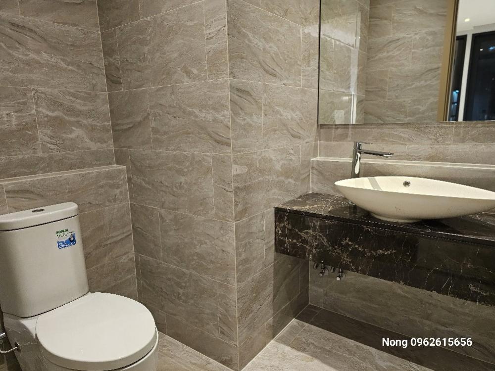 ให้เช่าคอนโดพระราม 9 เพชรบุรีตัดใหม่ RCA : Rent  ห้อง** Ashton Rama 9  ห้องกว้างมาก 43.5 ตรม. 1 นอน 1 น้ำ เฟอร์ครบ พร้อมอยู่@ 42,000 บาท  Call 096-2615656 ห้องกว้าง 43.5 ตรม. 1 นอน 1 น้ำ เฟอร์ครบ พร้อมอยู่  Location : Rama 9Rental Price : 42,000 BahtCondominium near MRT :  Rama 9  StationCondomini